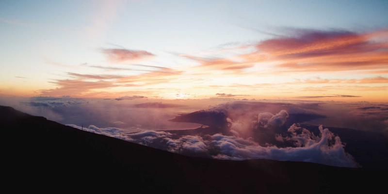 同志杂志25年:从边缘记录到文化灯塔的演进之路