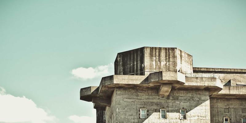 同志杂志中的影视评论：酷儿视角如何解构主流叙事与推动行业变革