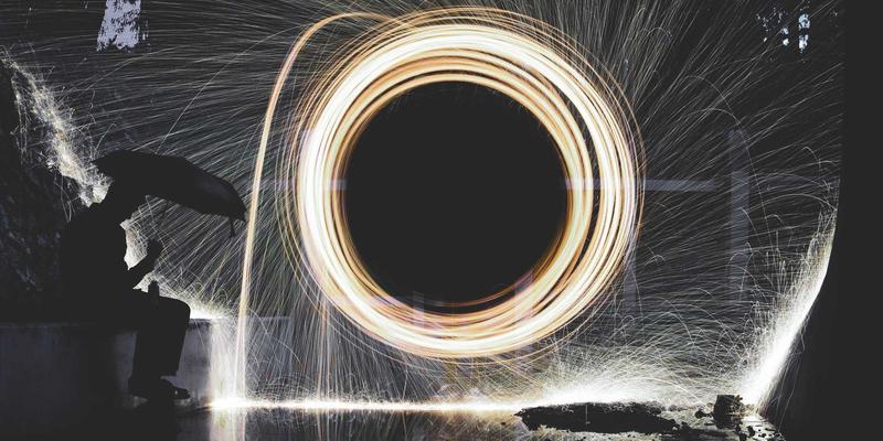 同志杂志中的时尚与美学：LGBTQ+风格如何塑造主流潮流与设计理念