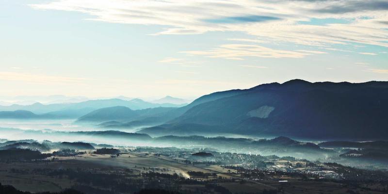 同志杂志广告演变史：从隐秘交友到品牌盟友的商业镜像与文化评论