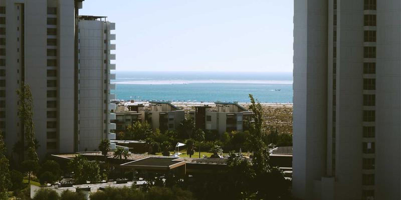 同志杂志:记录同志历史与社区故事的纸上灯塔